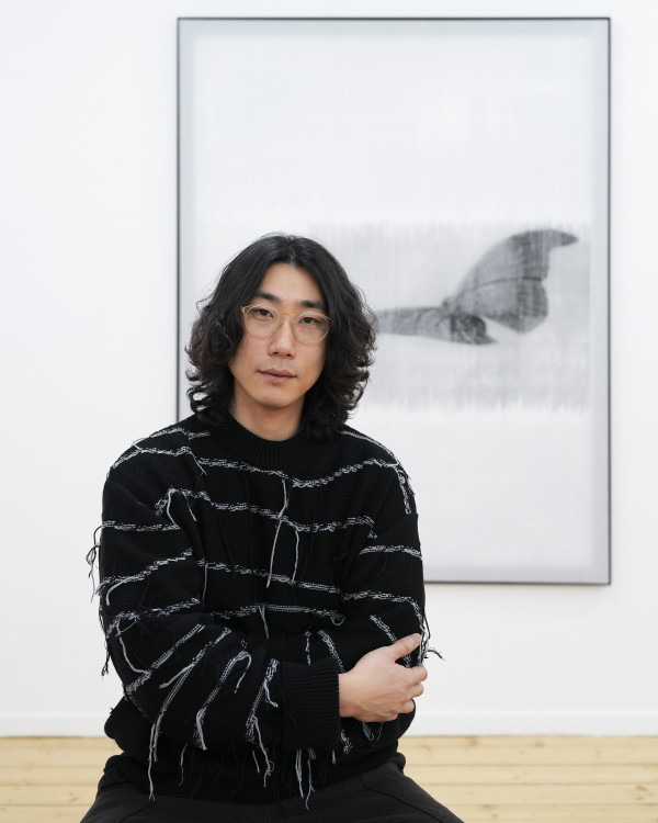 Jaewon Kim in seiner Ausstellung Foto Alum Lee